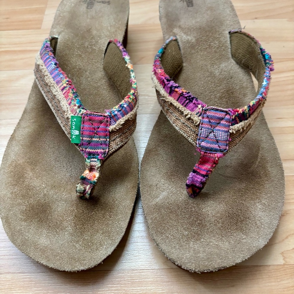Sanuk Women's Beige Suede Sandals with Multicolor Woven Straps
